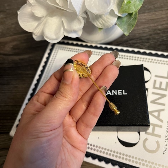 CHANEL Vintage Gold & Faux Pearl Pin Brooch